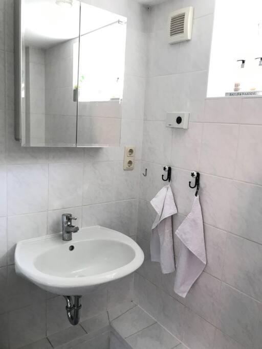 Schoene Wohnung Fuer Einen Kurzurlaub In Lueneburg Buitenkant foto